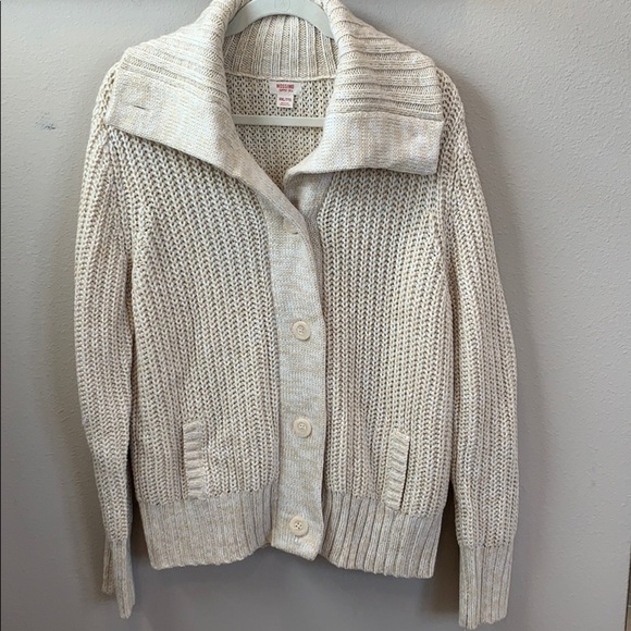 Never been worn cream mossimo sweater - Picture 1 of 3